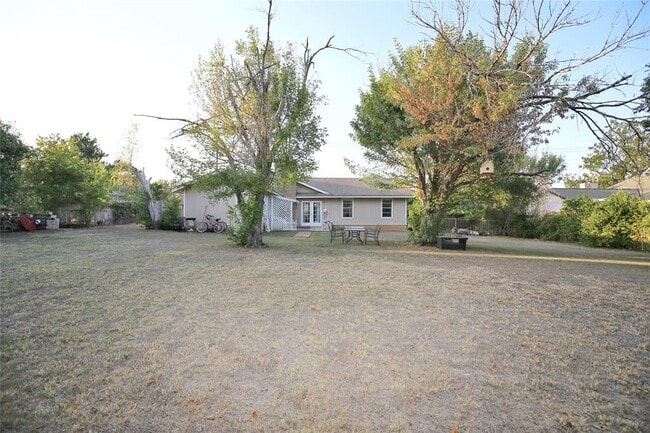 Building Photo - 204 Deerfield Park Dr