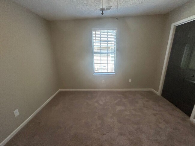 Building Photo - 25 Oak Lake Ct