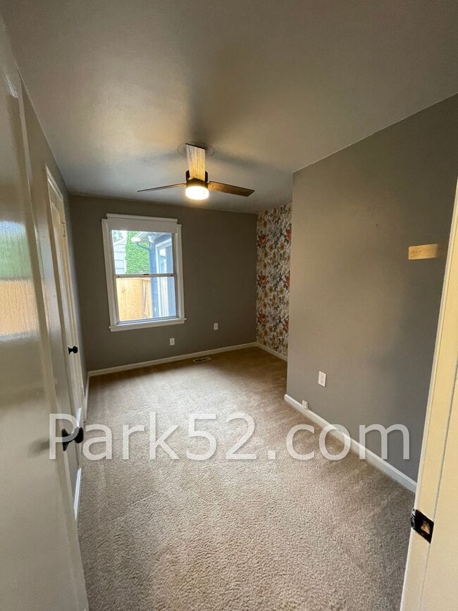 Building Photo - 3 Bedroom Rambler in North Tacoma With A/C!