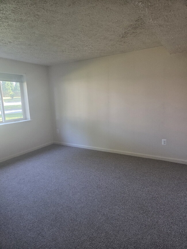 Building Photo - "Charming 2-Bed Condo in Frederick - Cozy Living Awaits!"