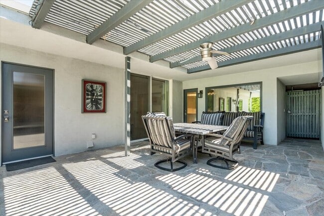 Building Photo - 76140 Fairway Dr