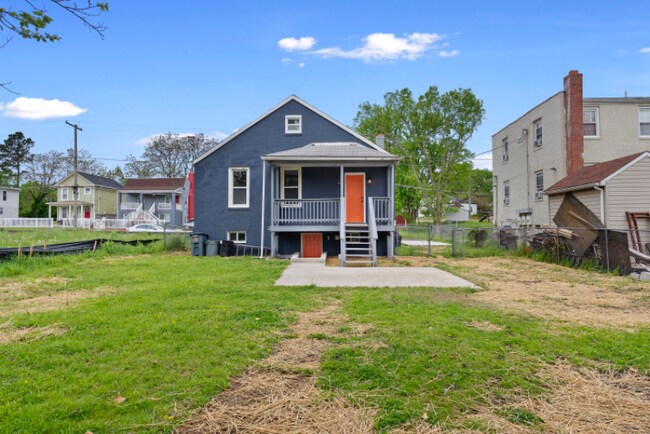 Building Photo - 729 60th Pl