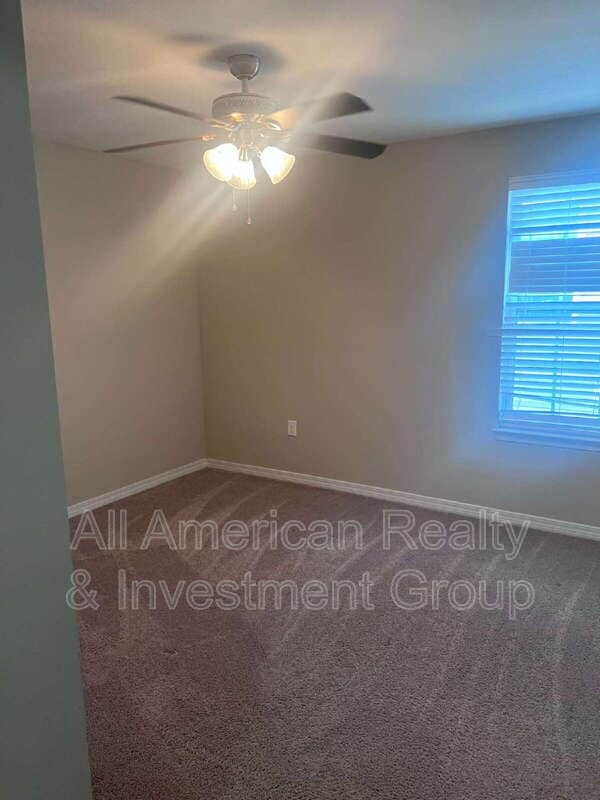 Building Photo - 426 Eisenhower Dr