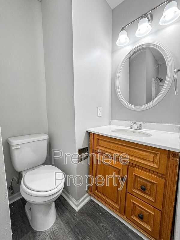 Building Photo - 4311 N Spruce Ave
