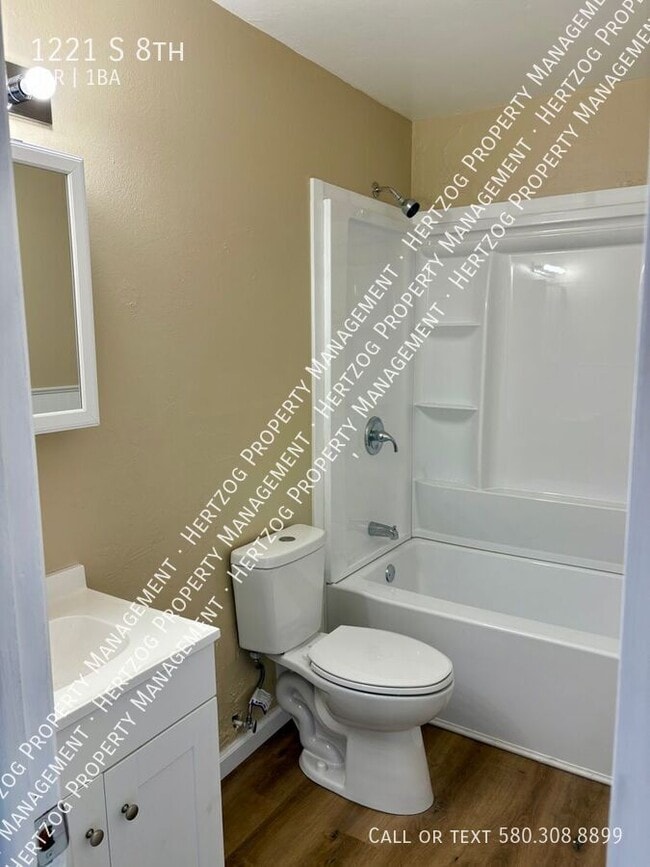 Building Photo - 1221 S 8th-