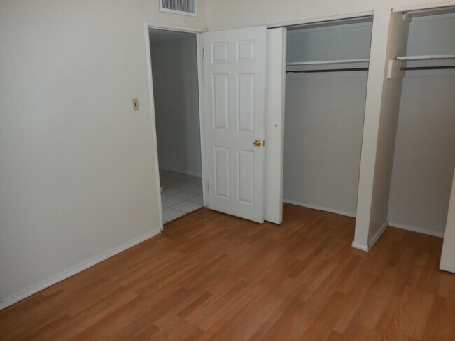 Building Photo - 1127 Del Norte St