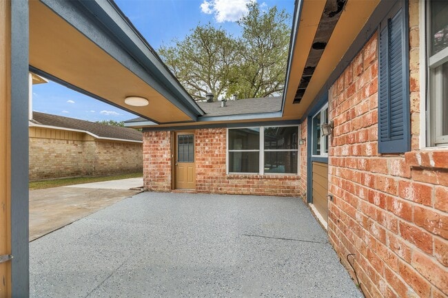 Building Photo - 9806 Sagebark Dr