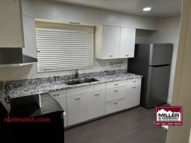 Building Photo - 2164 Nowell Cir