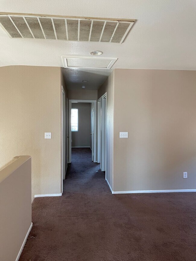 Building Photo - 3753 Hollycroft Dr
