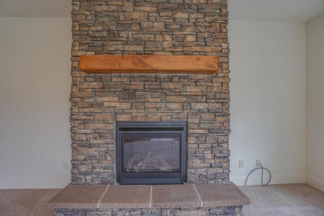 Building Photo - NEWER THREE BEDROOM IN CUL-DE-SAC