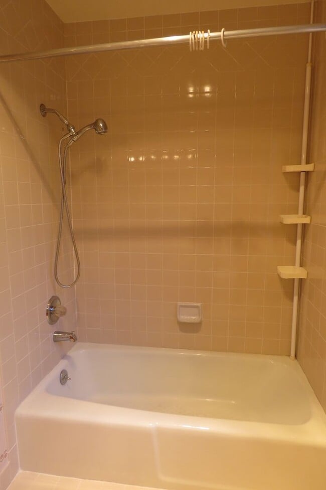 Building Photo - Condo with 2 baths, Parking and Private Pa...