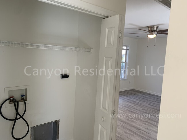 Building Photo - Recently Renovated!! Beautiful 2 bedroom with den!!