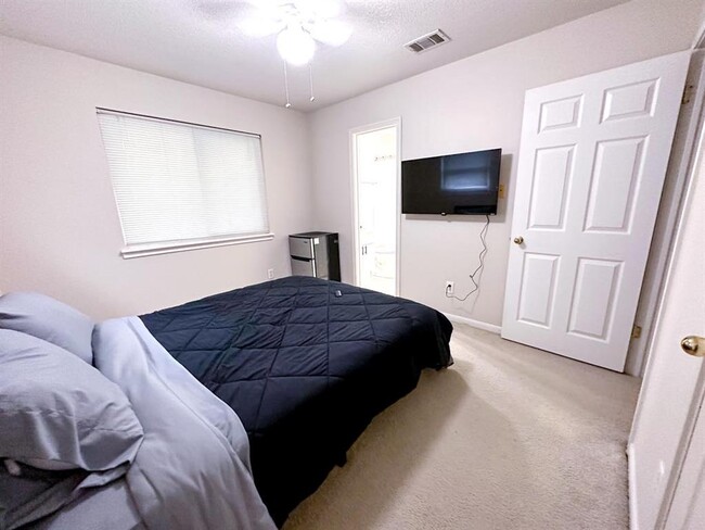 Building Photo - 11321 Avering Ln