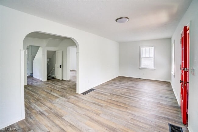 Building Photo - 4312 Kenmore Ave
