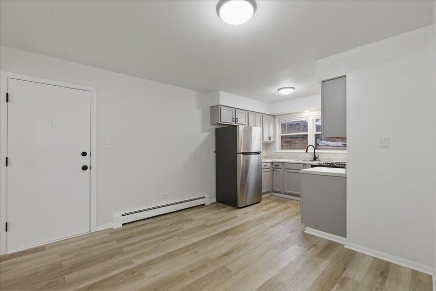 Building Photo - 8921 S Cottage Grove Ave