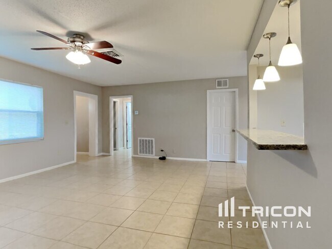 Building Photo - 10951 110th Ave N