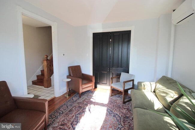 Building Photo - 141 W Mulberry St