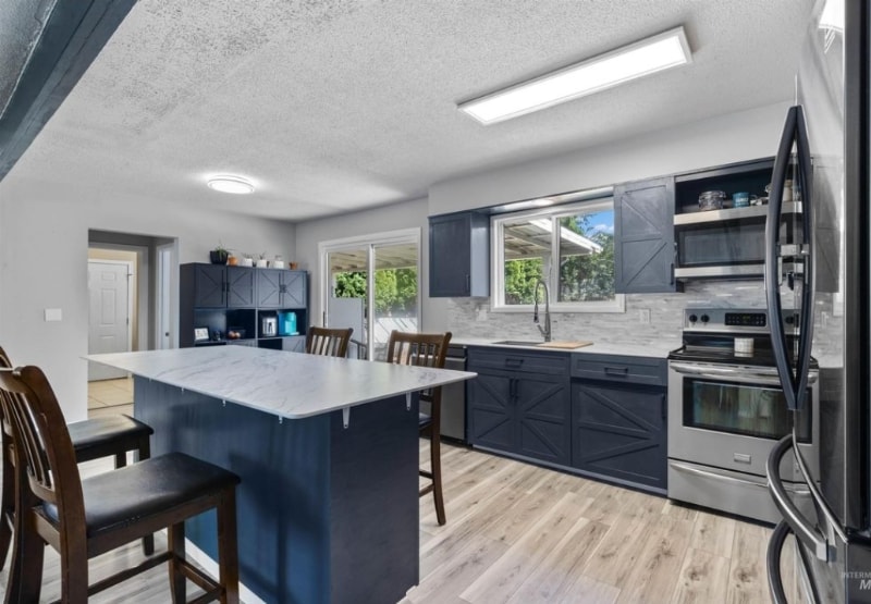 Building Photo - 2047 10th Ave