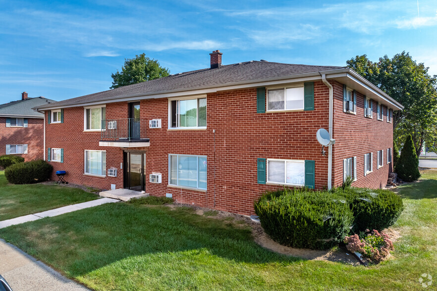 Primary Photo - Evergreen Terrace Apartments