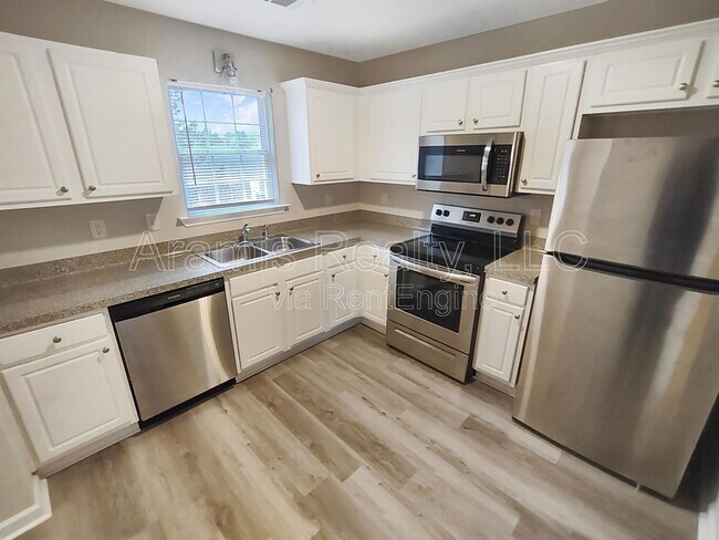 Building Photo - 533 Dove Way
