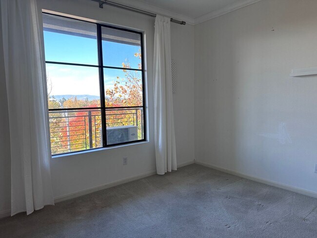 Building Photo - Gorgeous Modern 2 Bedroom 2 Bath Condo in San Jose's Japantown!