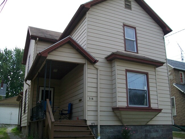 Building Photo - 316 W Main St
