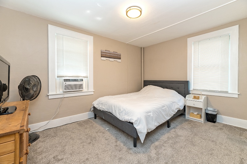 Building Photo - 321 W Lapeer St