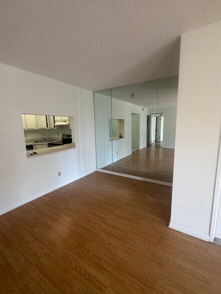 Building Photo - 1716 Pine Ridge Rd