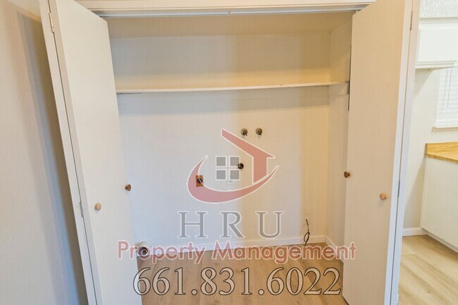 Building Photo - SW  gated community- condo 1bed-1.bath