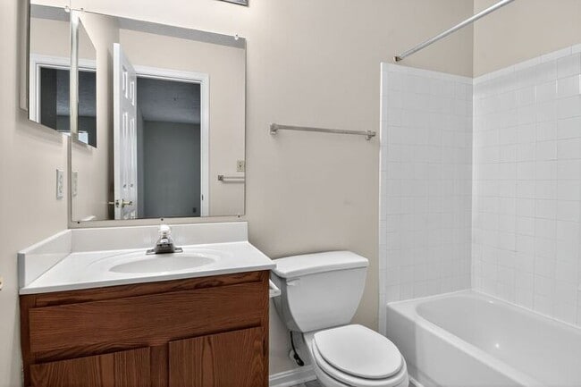 Building Photo - Pet Friendly End Unit Townhouse with Fence...