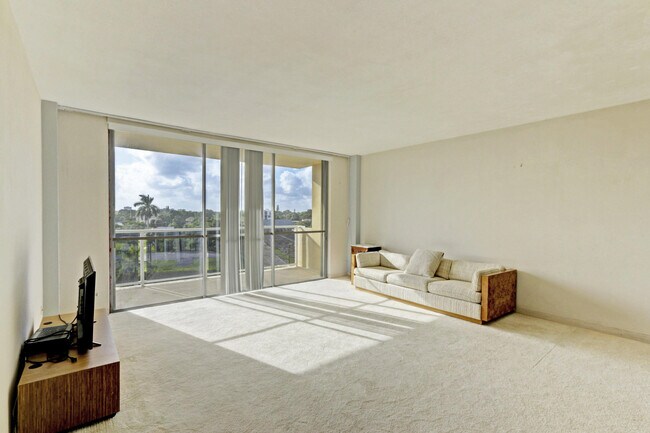 Building Photo - 2800 N Flagler Dr