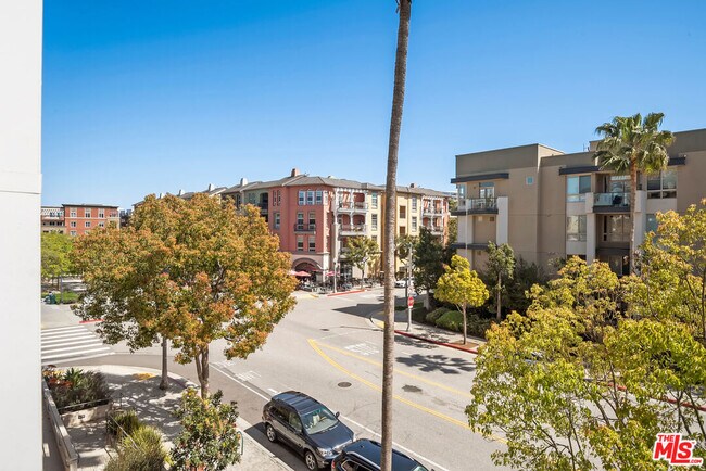 Building Photo - 13045 Pacific Promenade