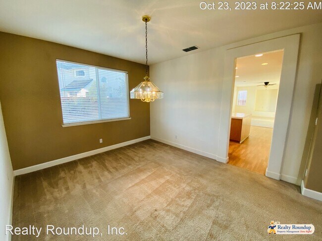 Building Photo - 4 br, 3 bath House - 6230 Ravenna Way