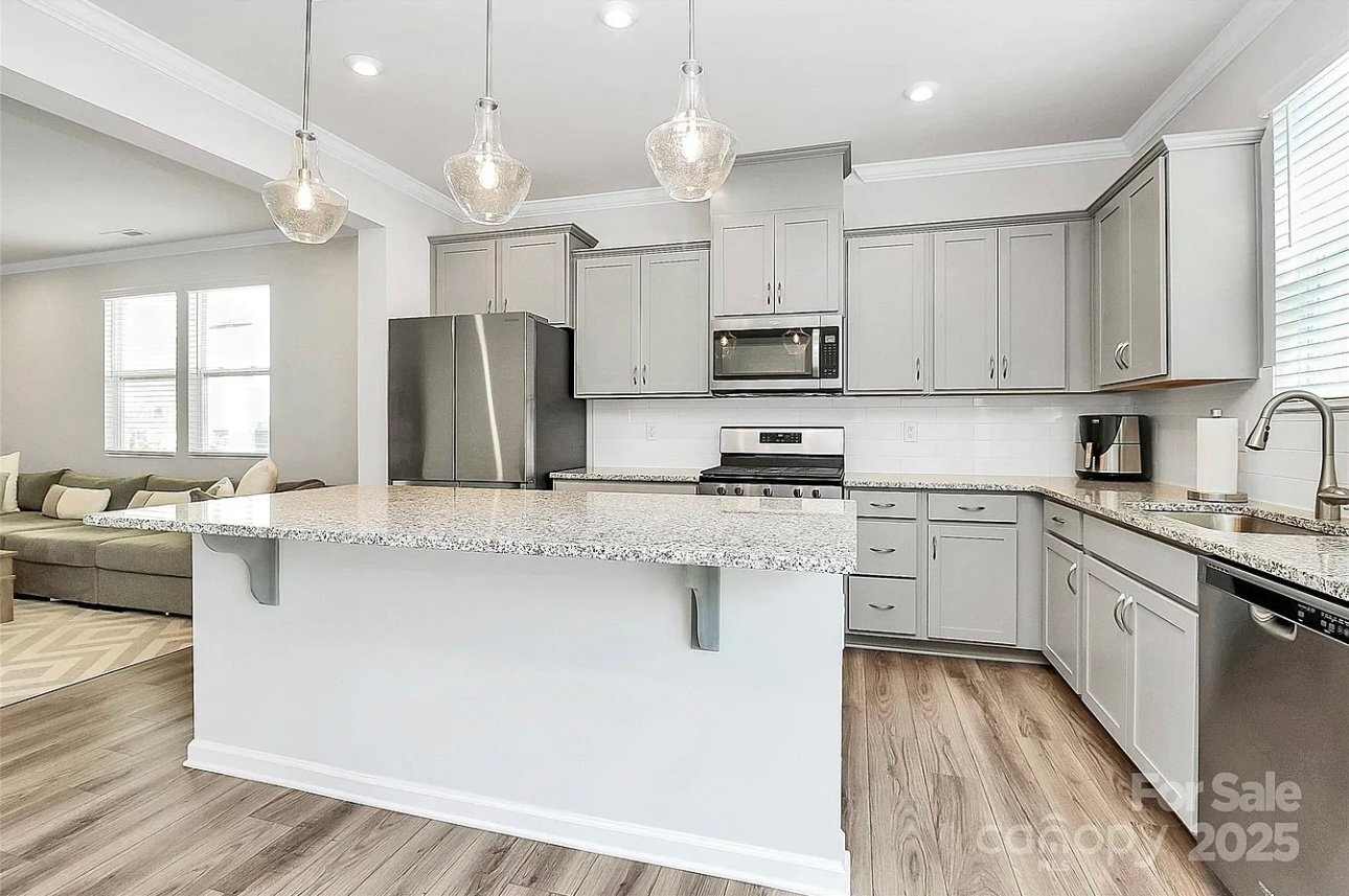 Building Photo - 16042 Red Buckeye Ln