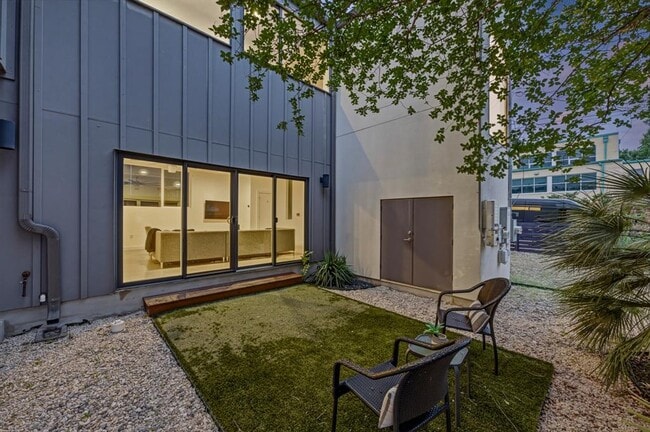 Building Photo - 1606 Salina St