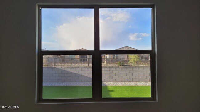 Building Photo - 15998 W Smoketree Dr