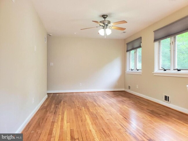 Building Photo - 1606 Lafayette Dr