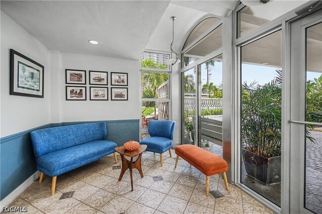 Building Photo - 1900 Clifford St