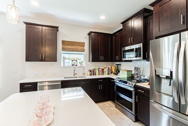 Building Photo - Seasonal or Annual Luxury Home With Pool i...