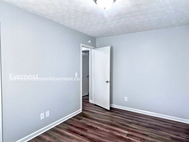 Building Photo - 2083 Phillips Rd