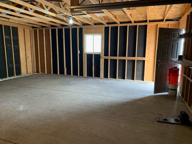 Building Photo - Great 3 Bedroom Home