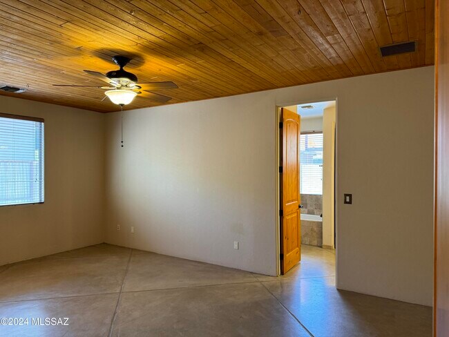Building Photo - 1717 N Baxter Dr