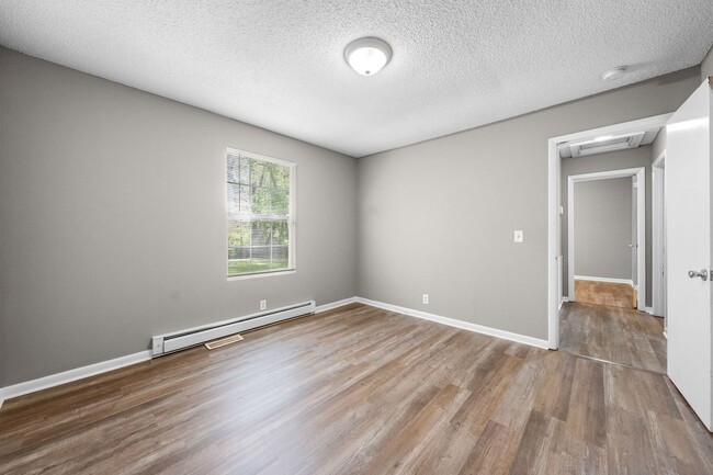 Building Photo - 3 Bedroom Pet Friendly Home For Rent Close To Post!