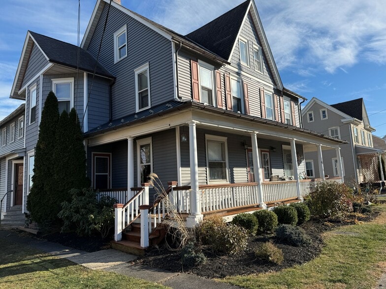 Porch, Entry - 27 N Main St