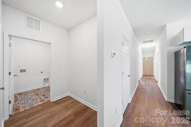 Building Photo - 1533 S Battleground Ave