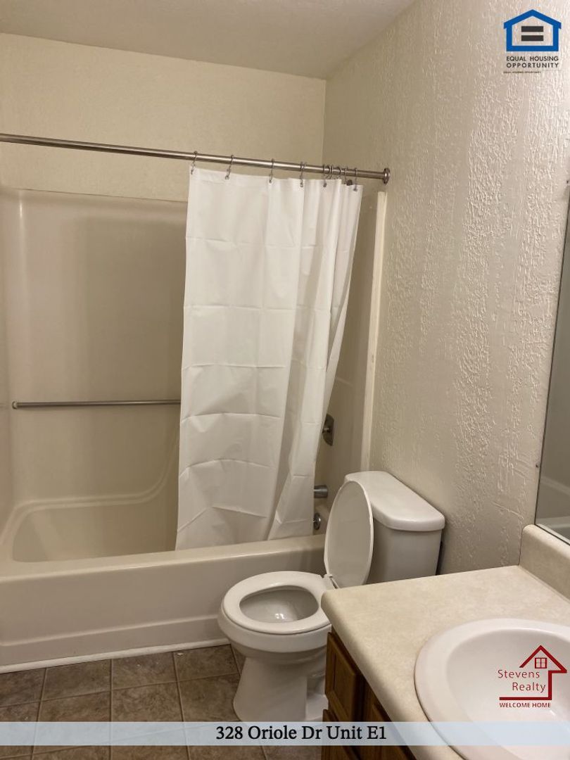 Building Photo - 328 Oriole Dr