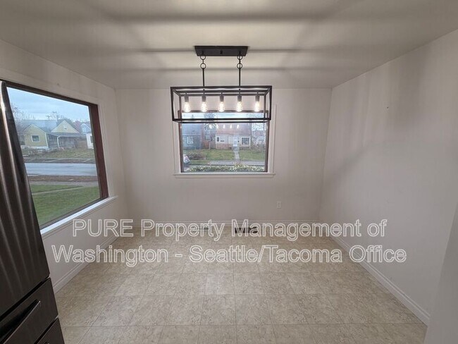 Building Photo - 3136 S 18th St