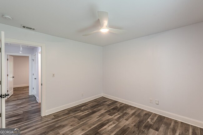 Building Photo - 983 Poplar St SW