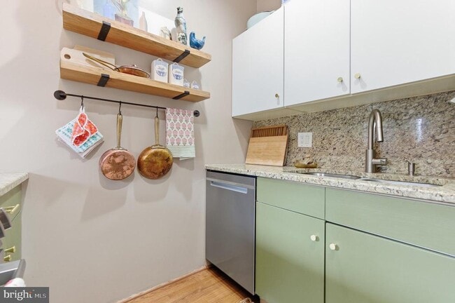 Building Photo - 122 W Henrietta St