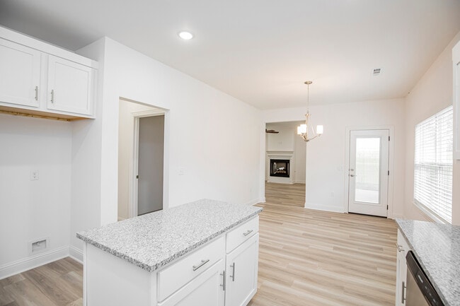 Building Photo - 4307 SW Bison St